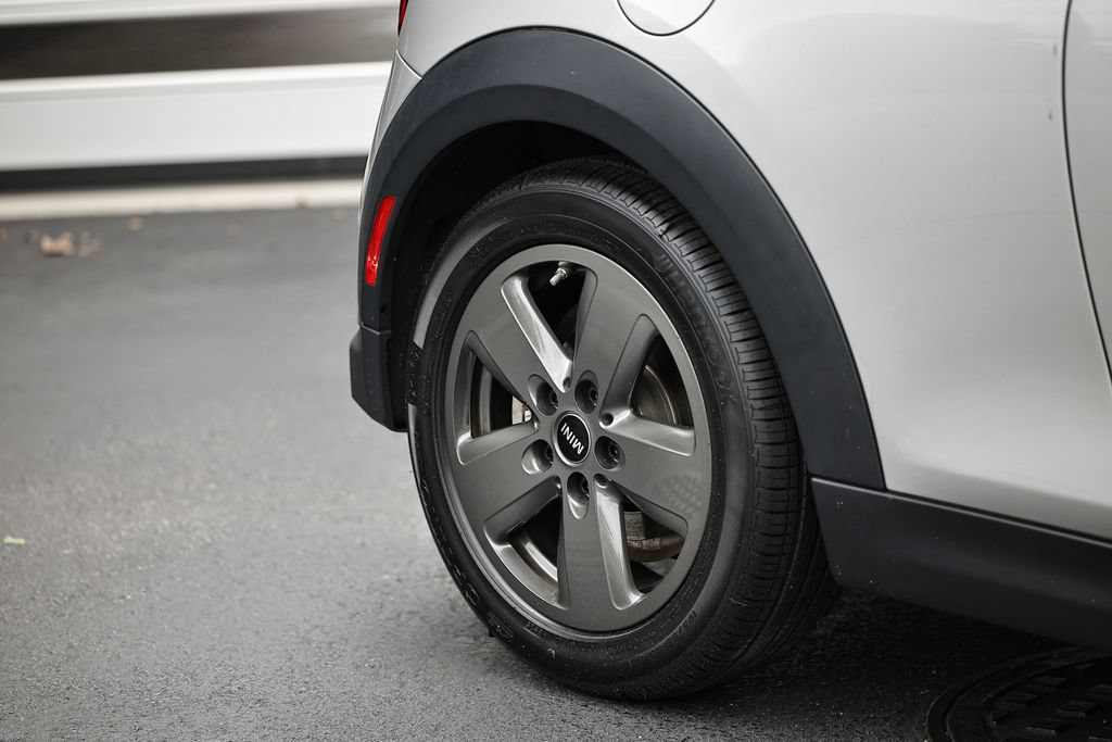 Used 2024 MINI Cooper 2-Door Hardtop FWD image 5