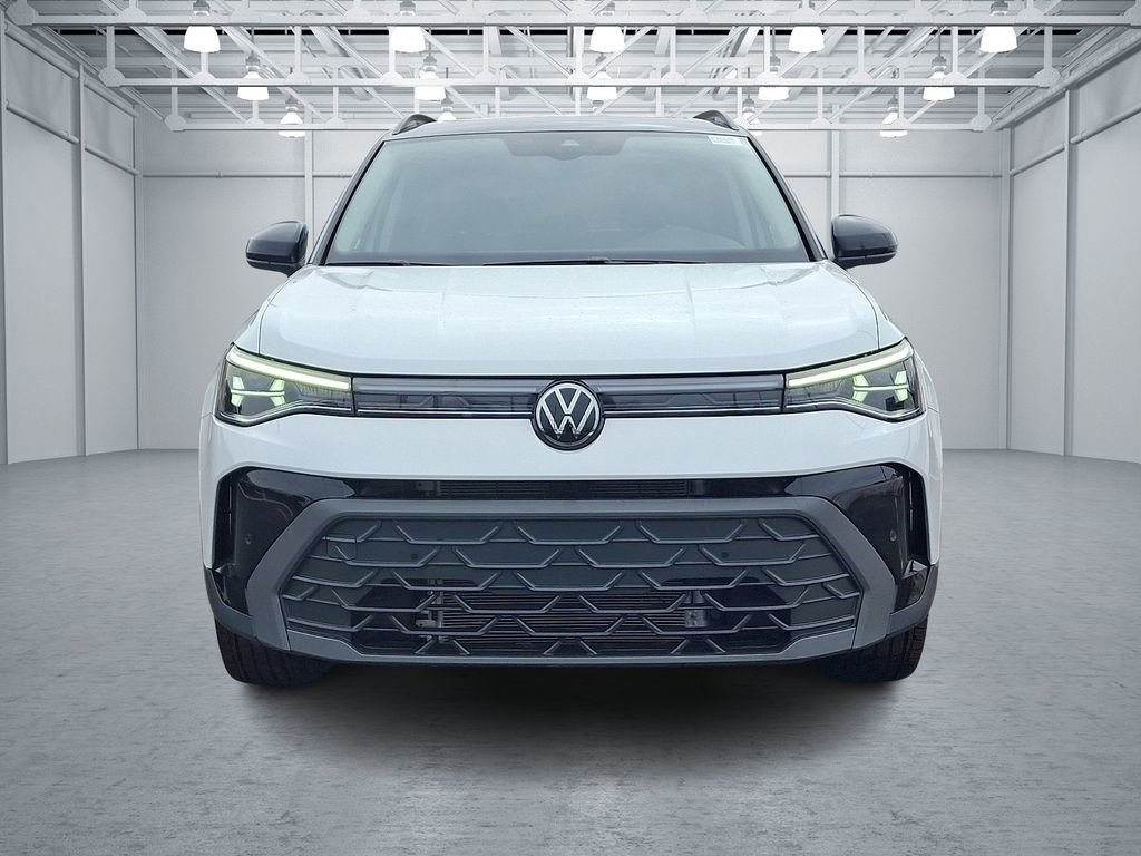 Certified 2025 Volkswagen Taos SE AWD/4WD image 2
