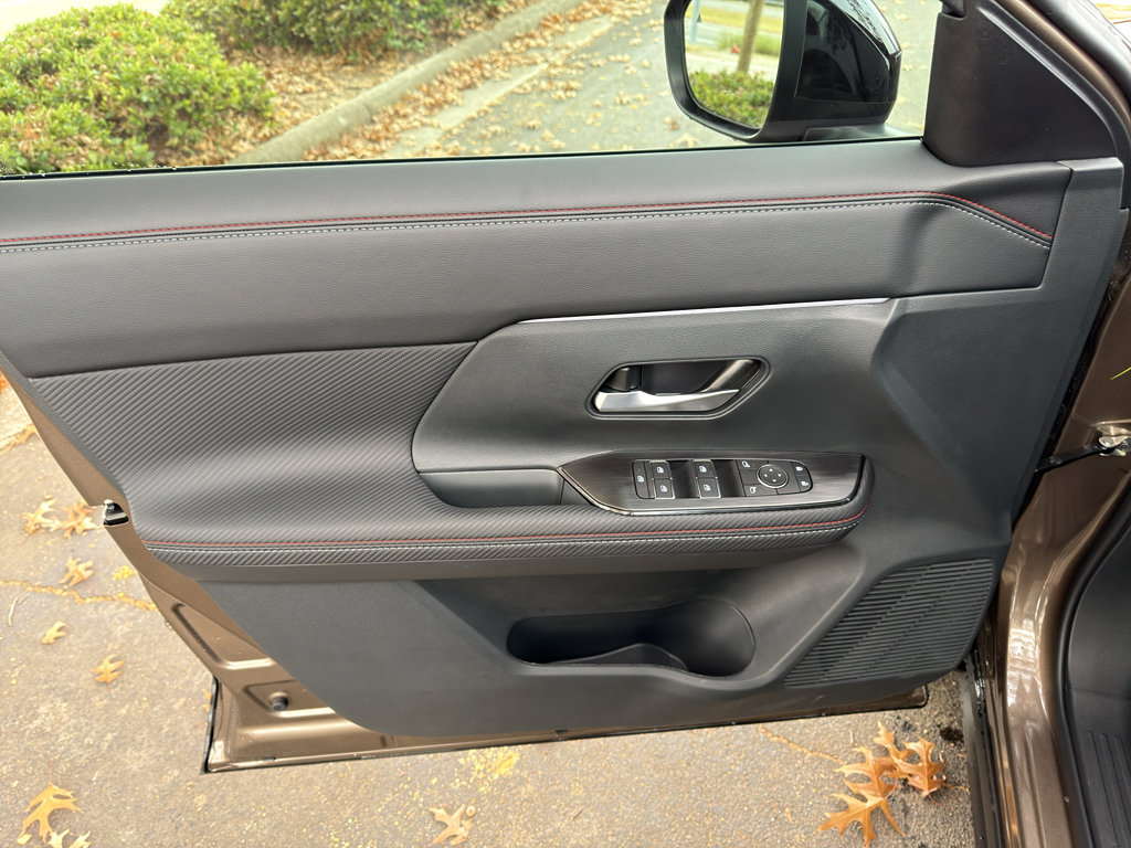 New 2026 Nissan Kicks SR w/ Cold Weather Package image 17