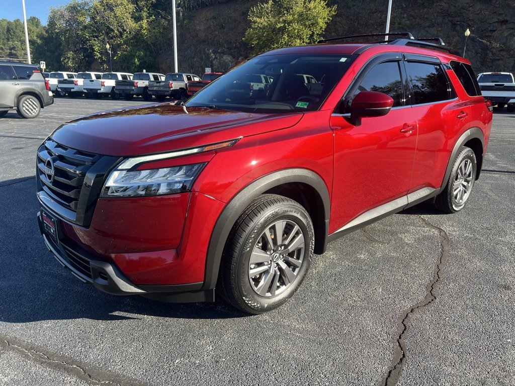Used 2022 Nissan Pathfinder SV w/ SV Black Package image 5