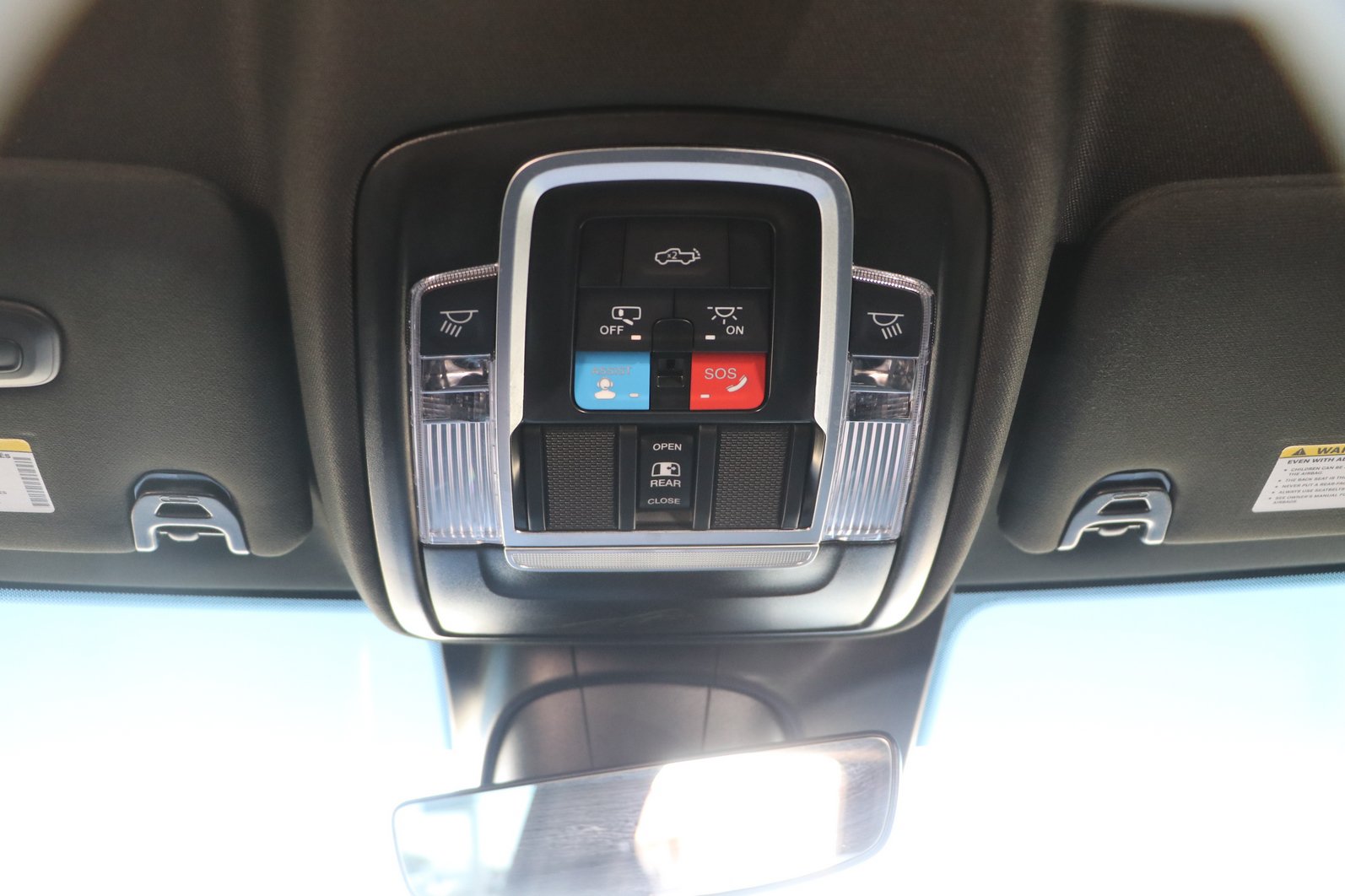 Used 2025 RAM 3500 Laramie AWD/4WD image 27