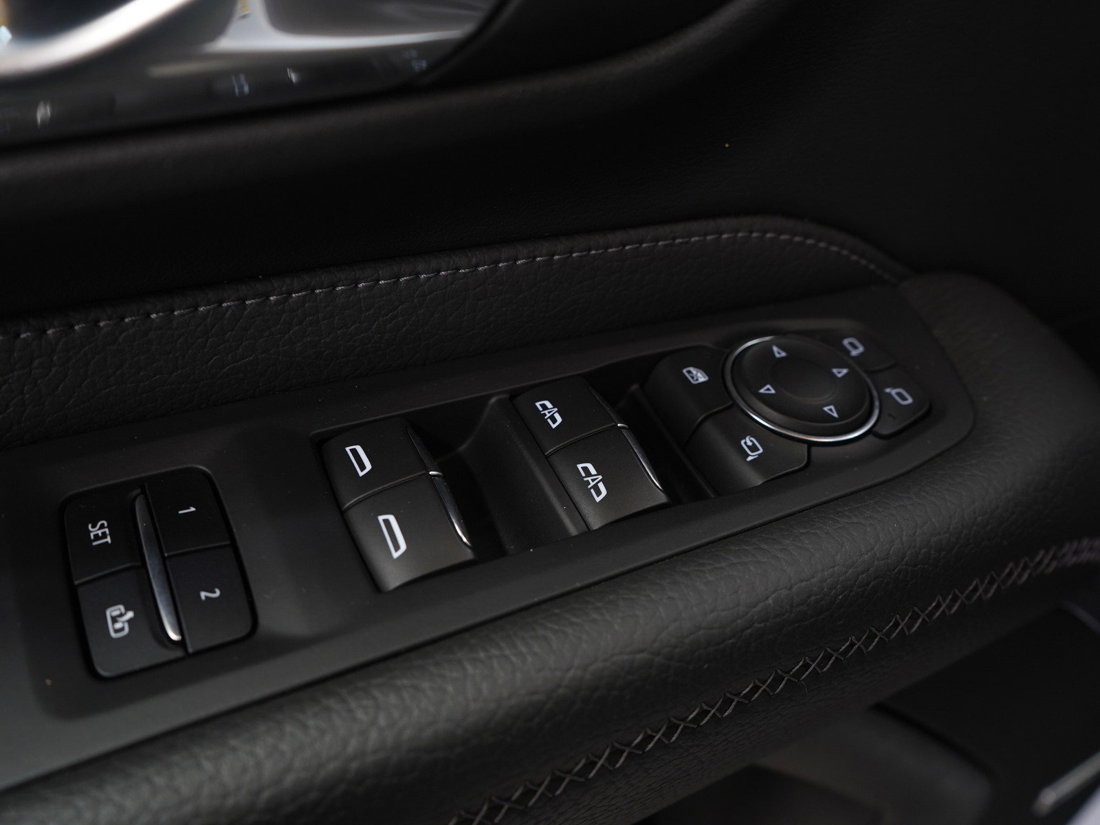 Used 2023 GMC Yukon Denali w/ Denali Reserve Package image 24