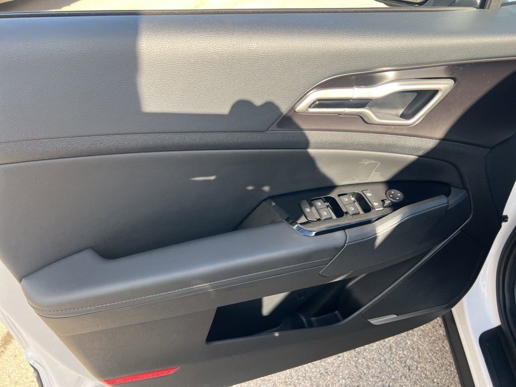 Certified 2025 Kia Sportage EX image 7