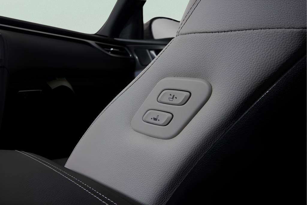 Used 2024 Genesis G70 2.5T w/ Sport Prestige Package image 16