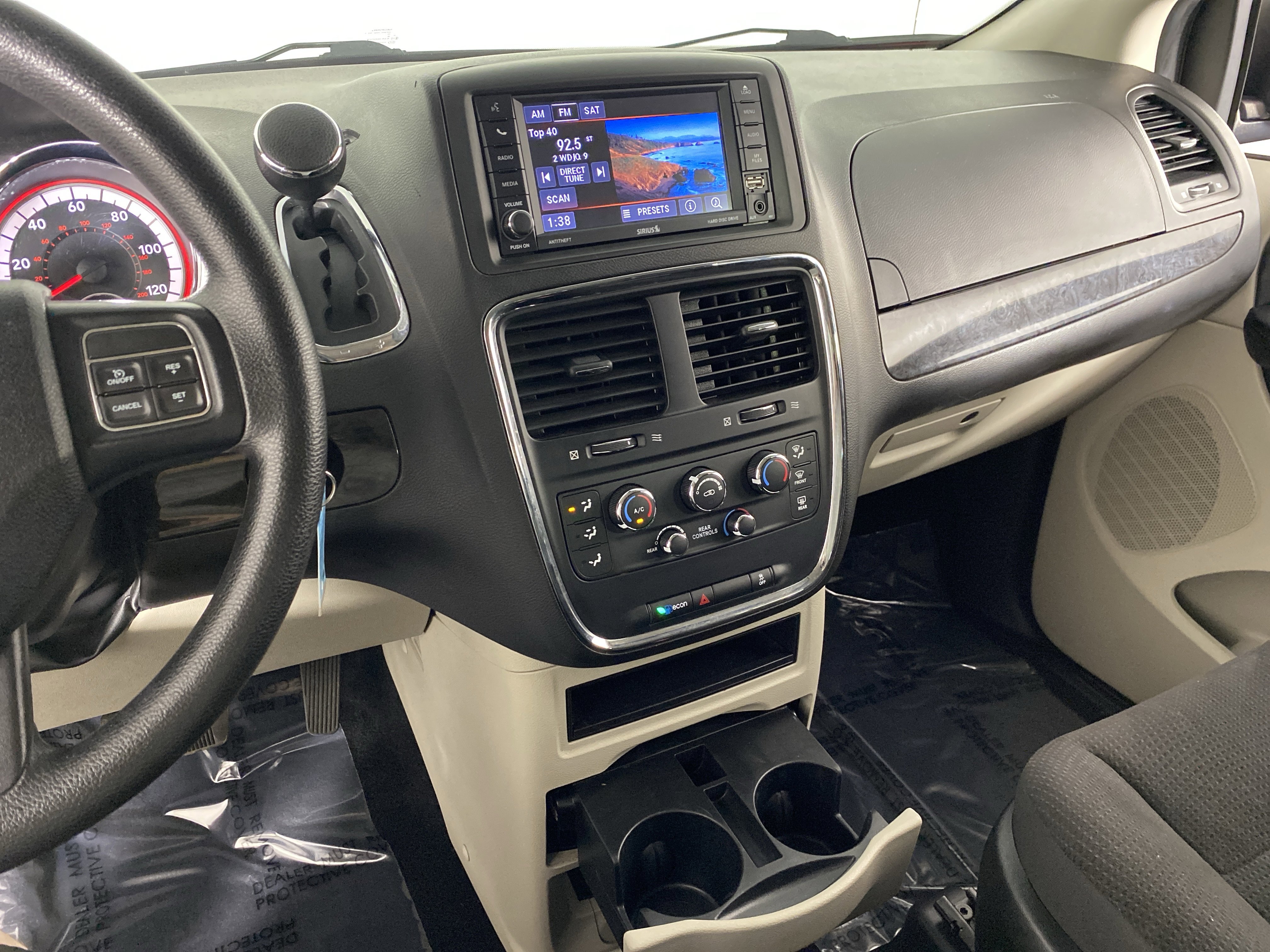 Used 2018 Dodge Grand Caravan SE w/ UConnect Hands-Free Group FWD image 33