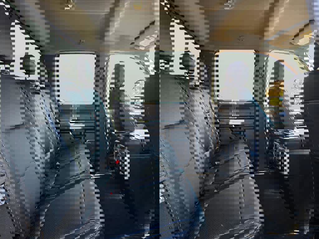 Used 2019 Ford F250 Lariat w/ Chrome Package image 32