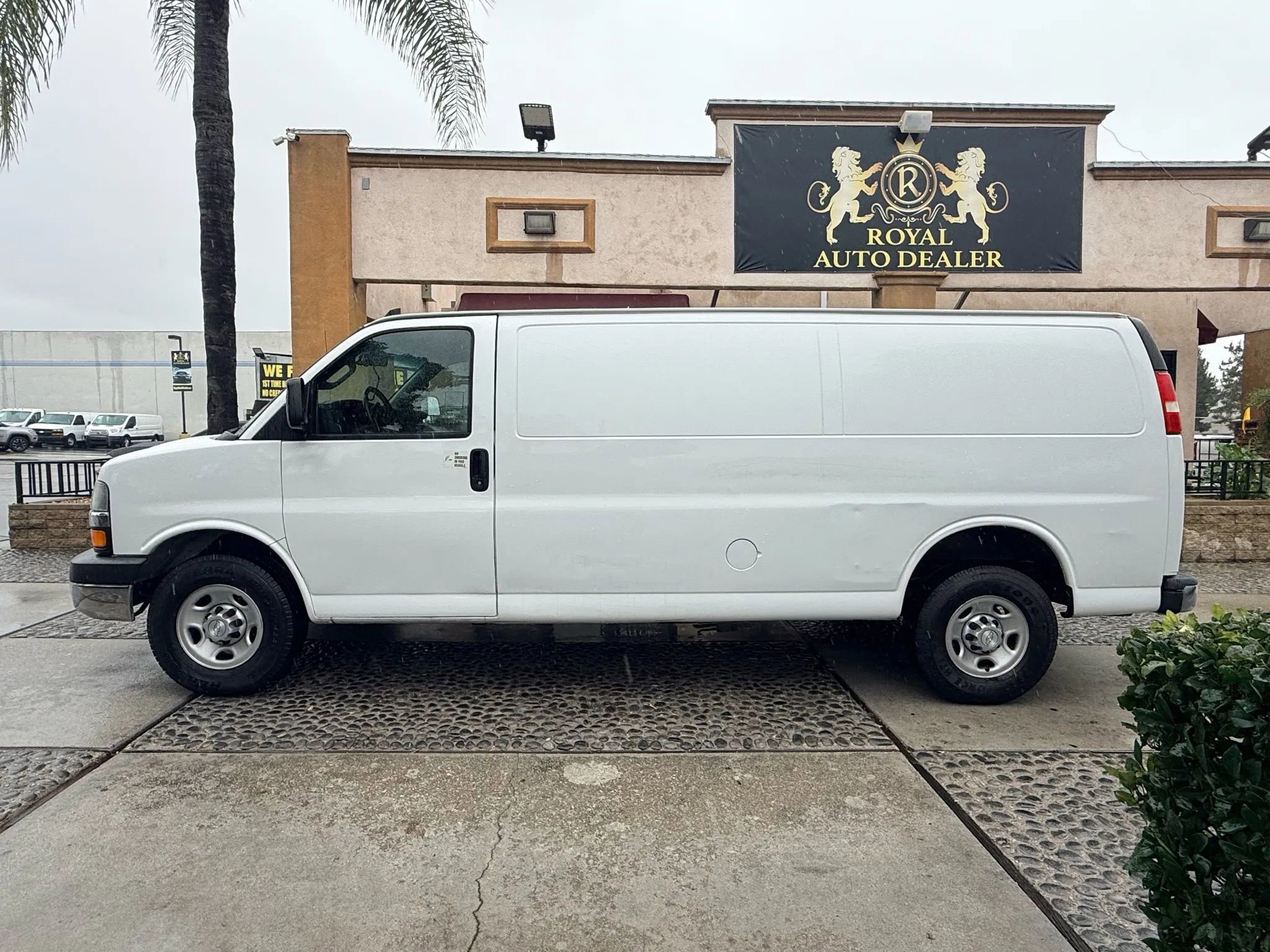 Used 2016 Chevrolet Express 3500 Extended RWD image 8