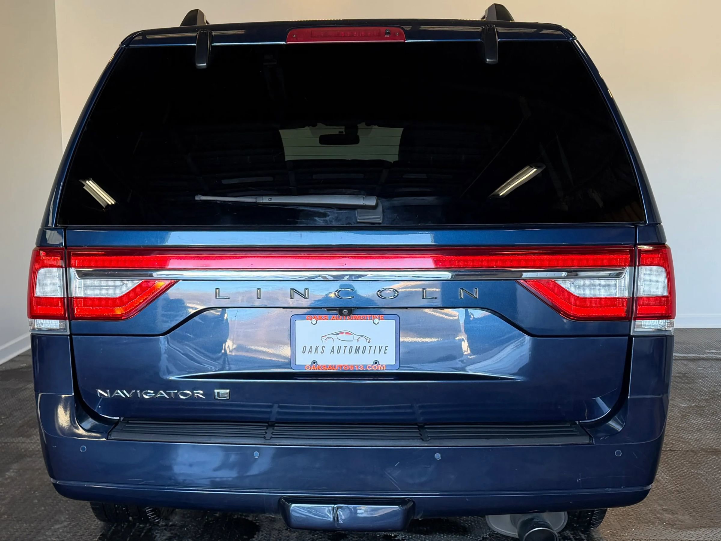Used 2017 Lincoln Navigator L Select image 6
