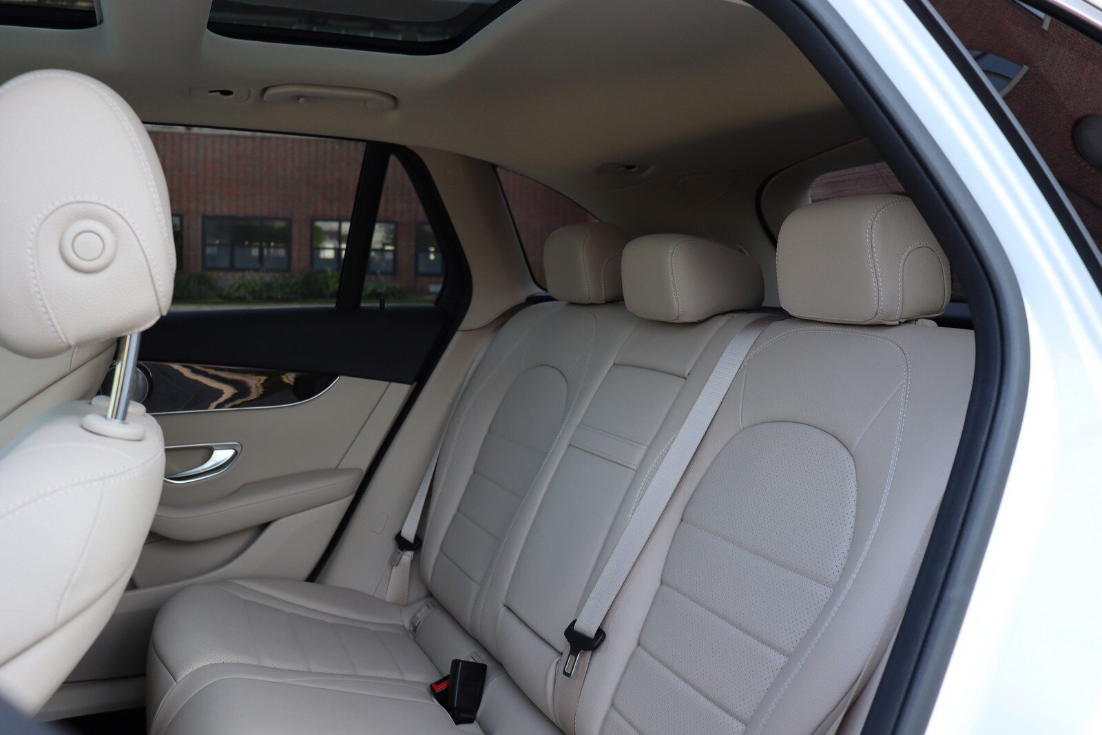 Used 2020 Mercedes-Benz GLC 350e 4MATIC w/ Premium Package image 14