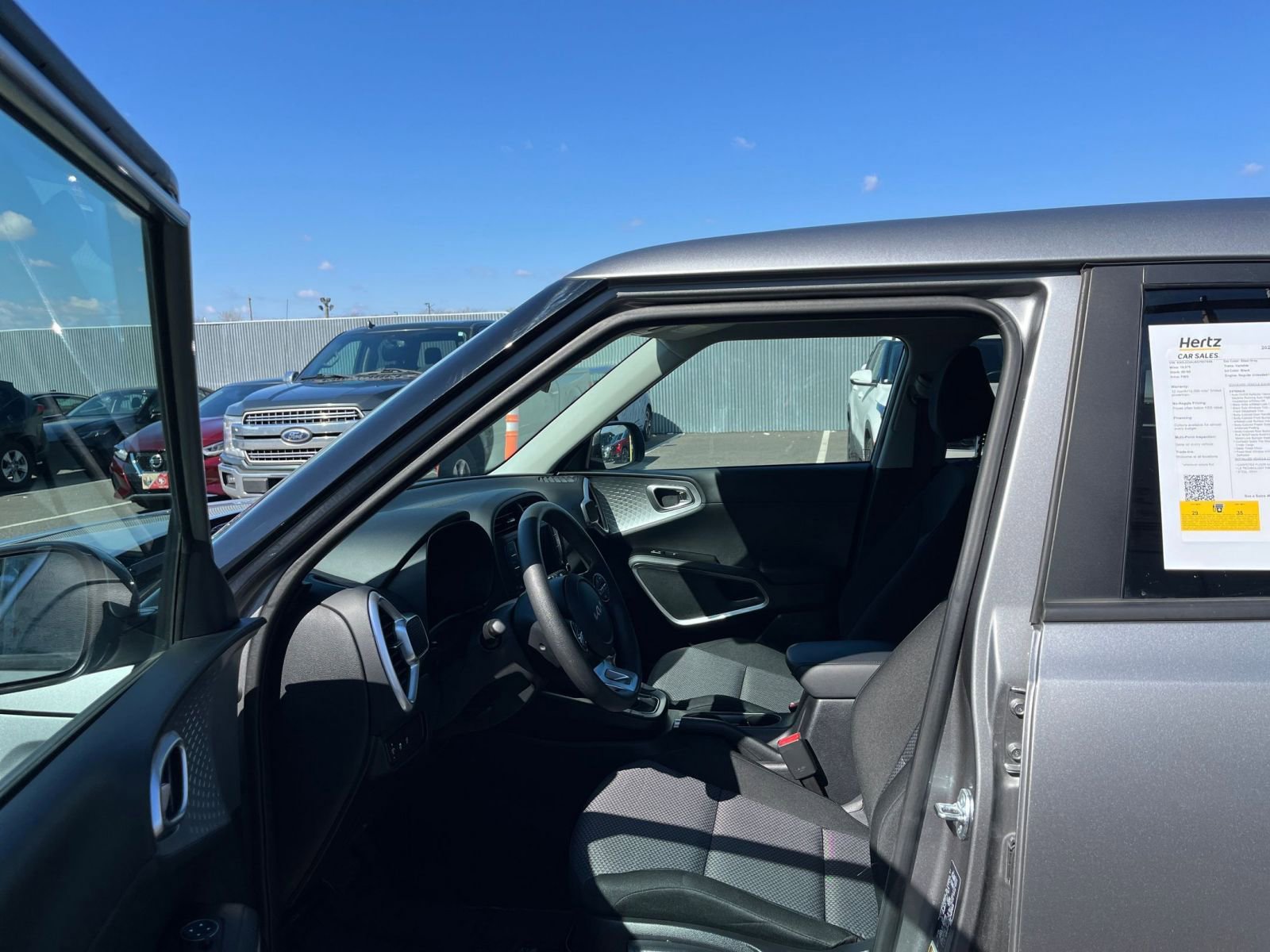 Used 2025 Kia Soul LX w/ LX Technology Package FWD image 25