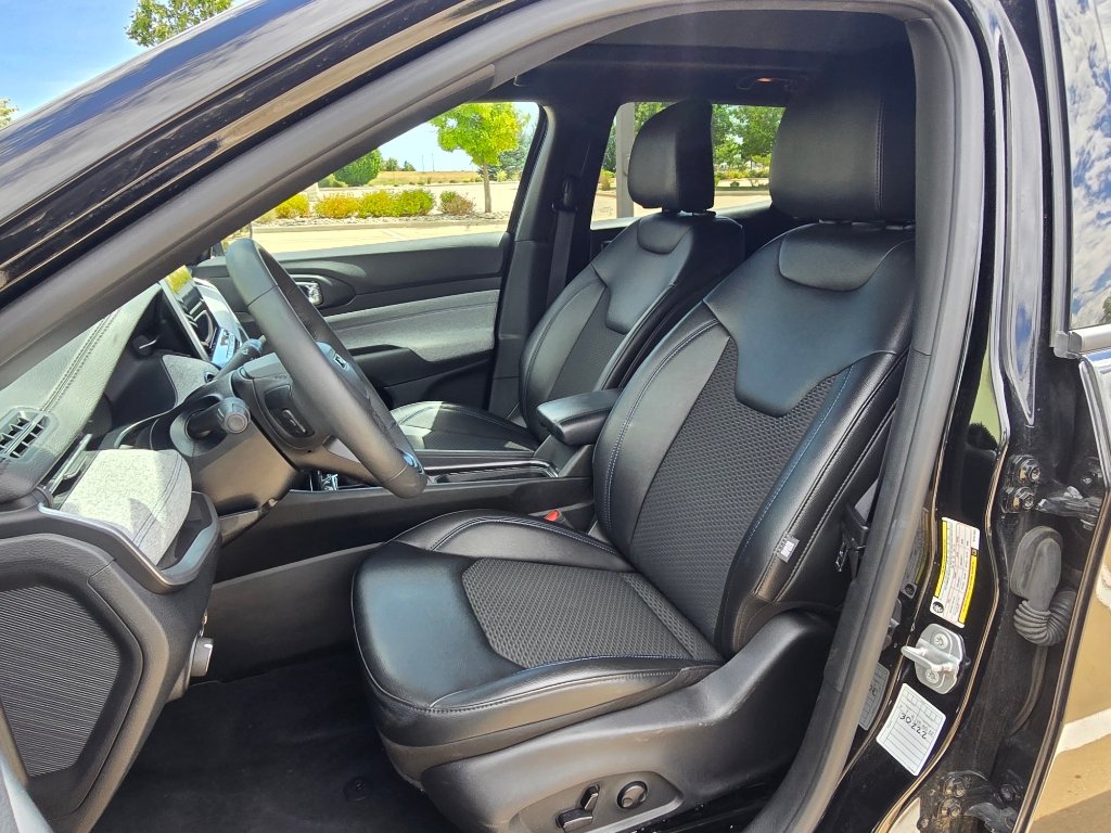 Used 2025 Jeep Compass Latitude w/ Sun & Sound Group AWD/4WD image 14
