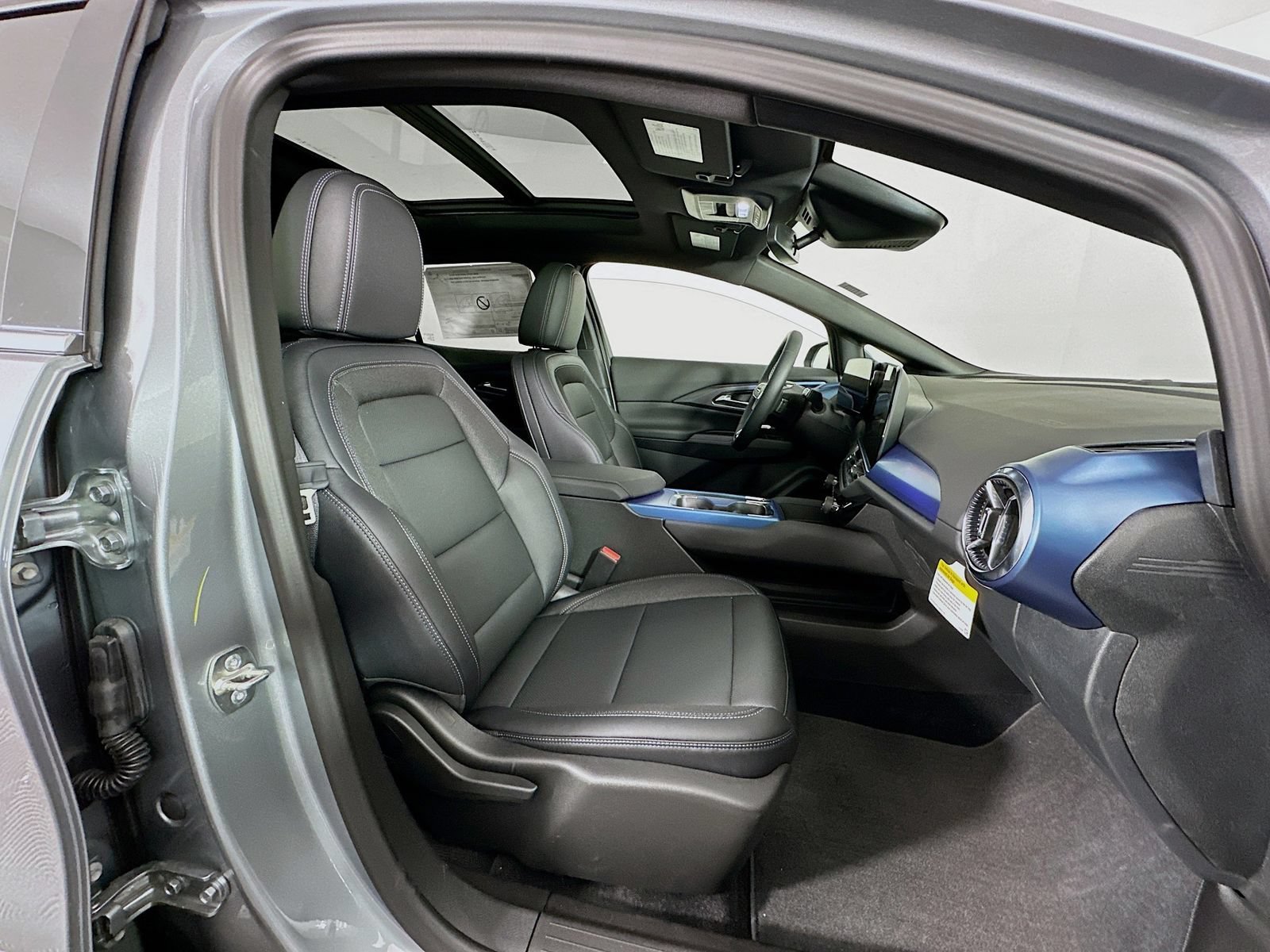 New 2026 Chevrolet Equinox EV LT FWD image 30