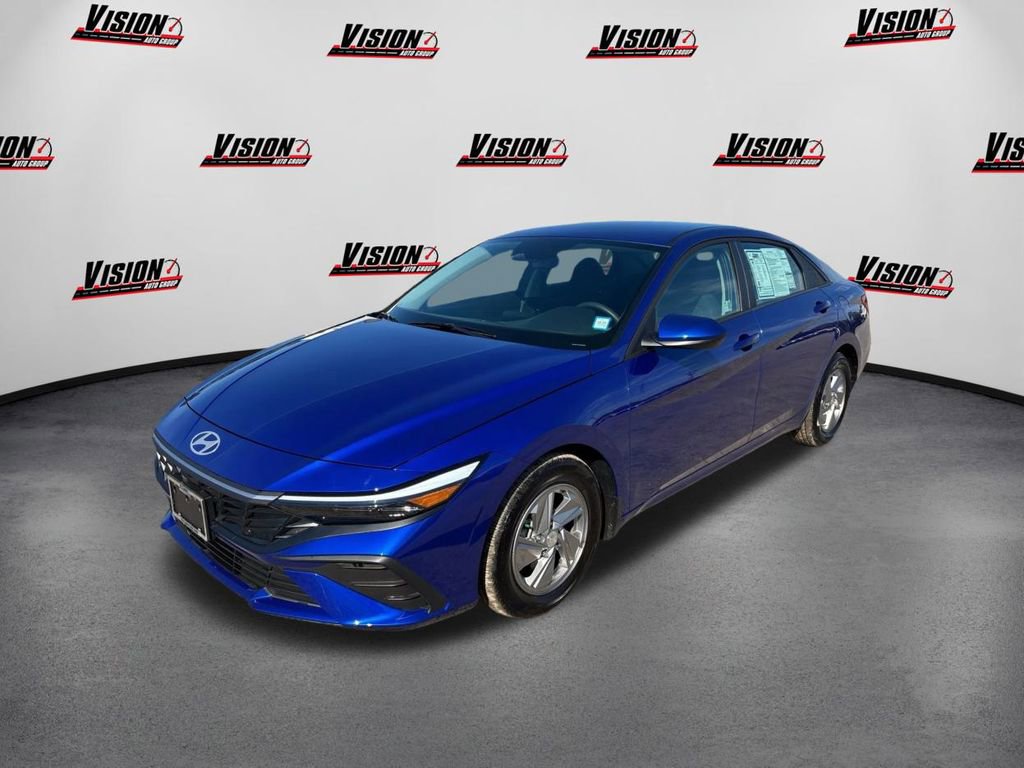 Certified 2024 Hyundai Elantra SE image 1
