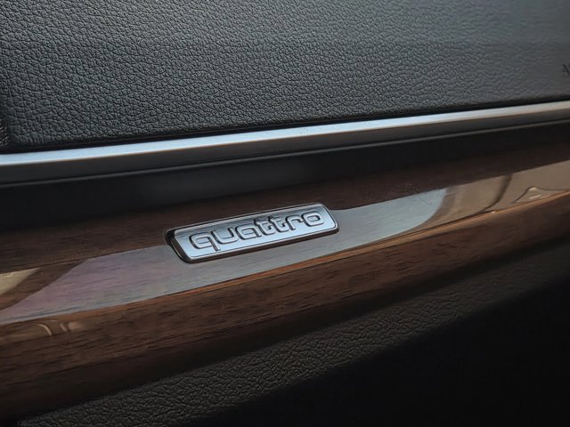 Used 2023 Audi Q5 e Prestige w/ Prestige Package image 25