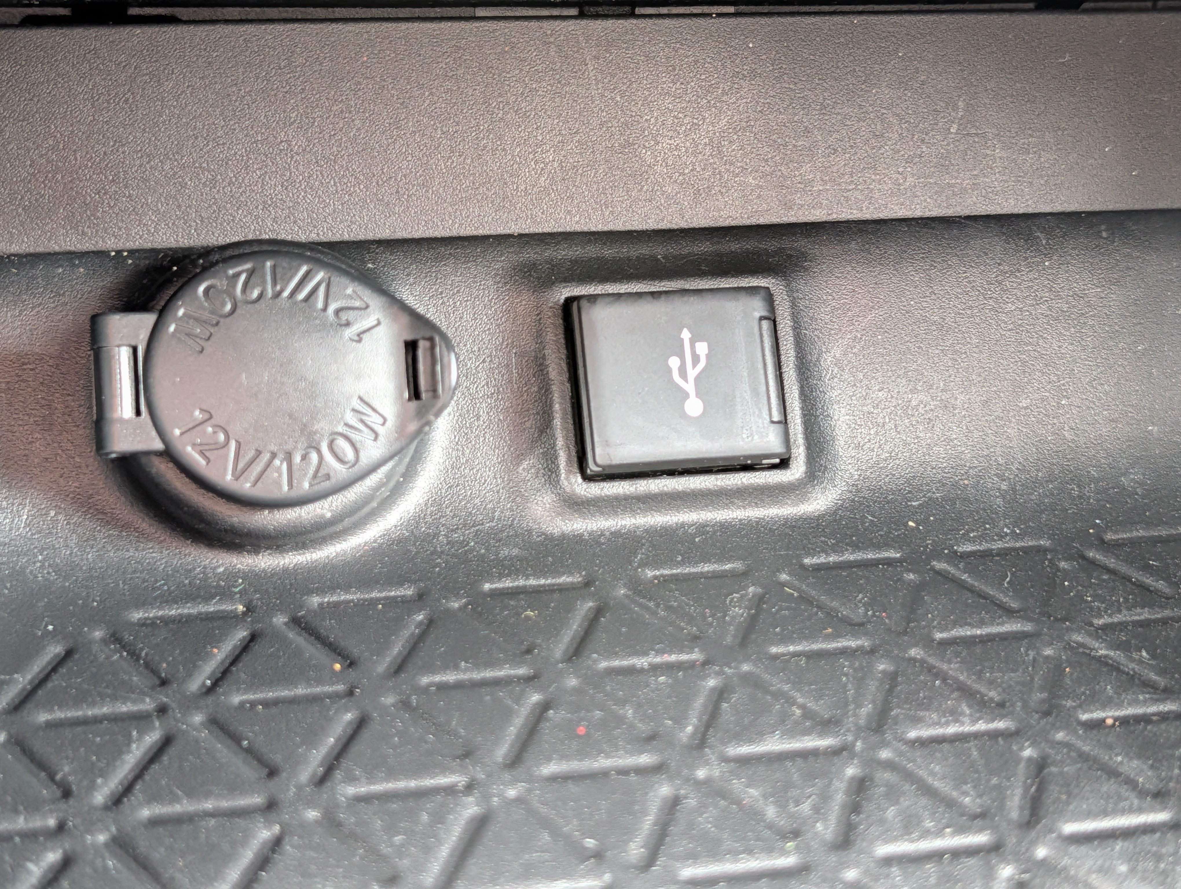 Used 2021 Toyota RAV4 LE AWD/4WD image 33