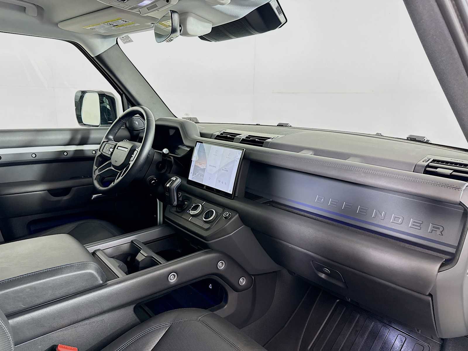 Used 2025 Land Rover Defender 110 S image 28