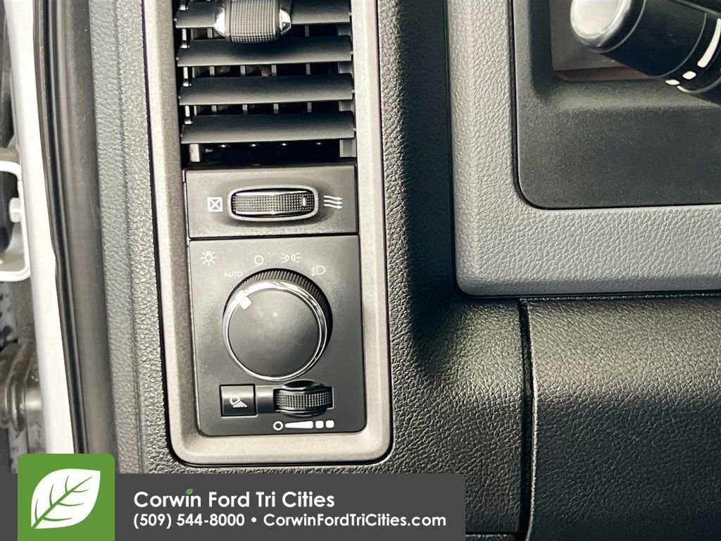 Used 2014 RAM 2500 Tradesman w/ Chrome Appearance Group AWD/4WD image 16