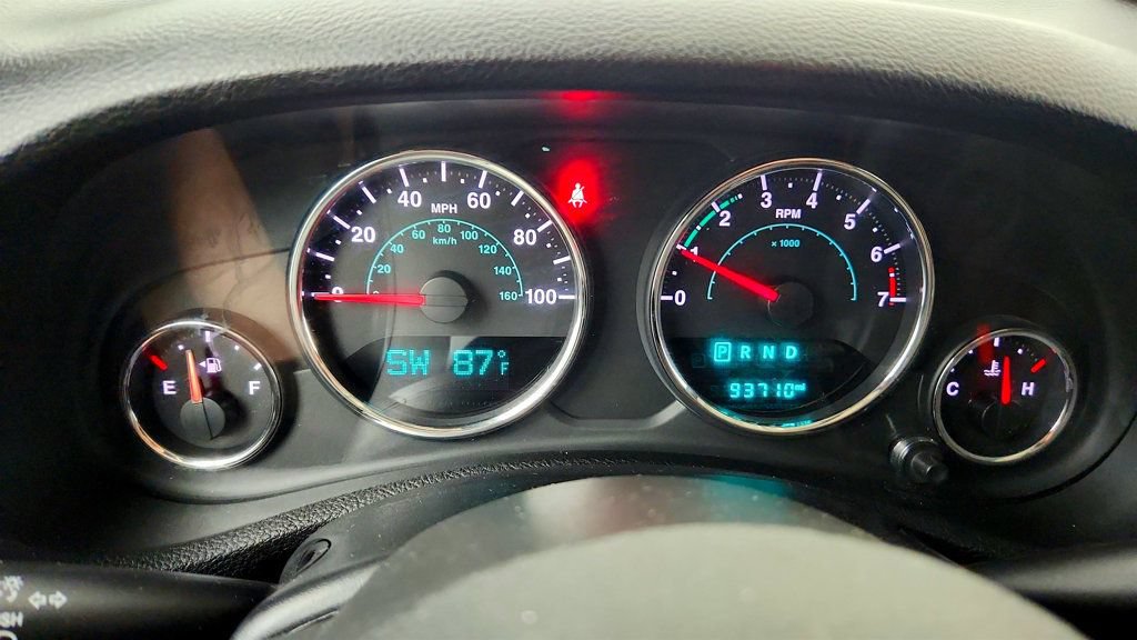 Used 2015 Jeep Wrangler Unlimited Sahara w/ Connectivity Group AWD/4WD image 13