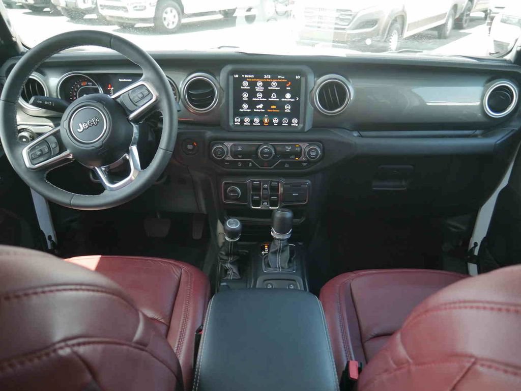 Used 2023 Jeep Wrangler Unlimited Sahara AWD/4WD image 5