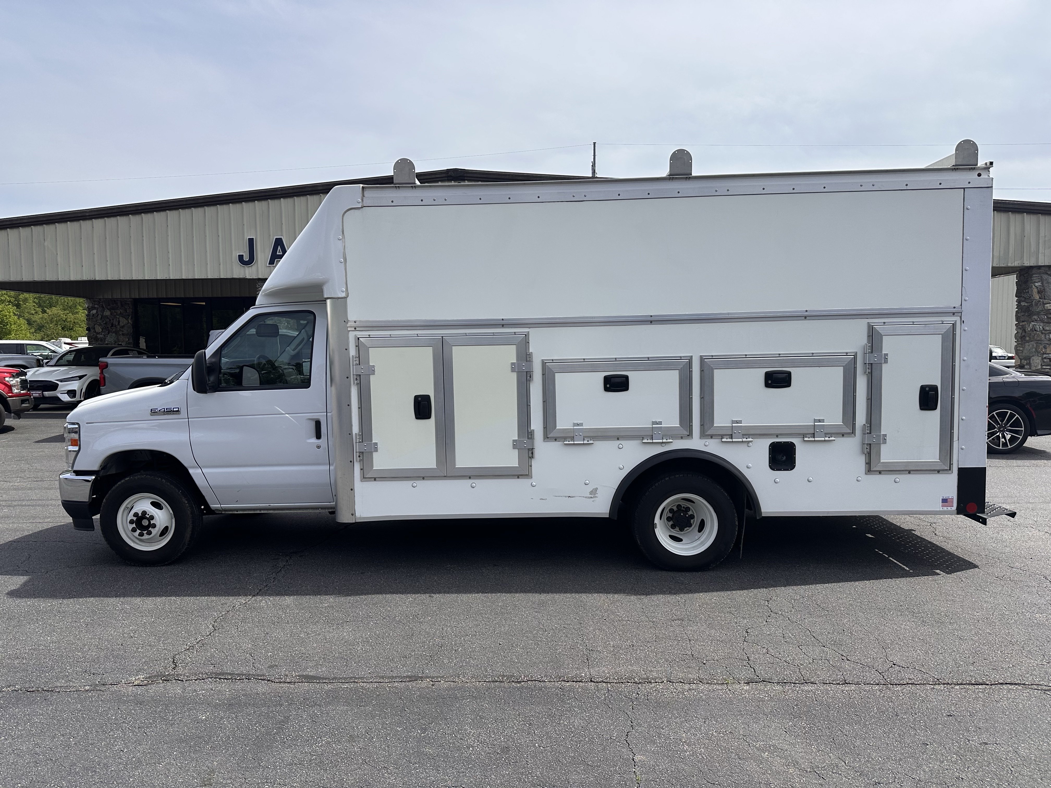 Used 2024 Ford E-450 and Econoline 450 Super Duty w/ Power Windows & Locks Group