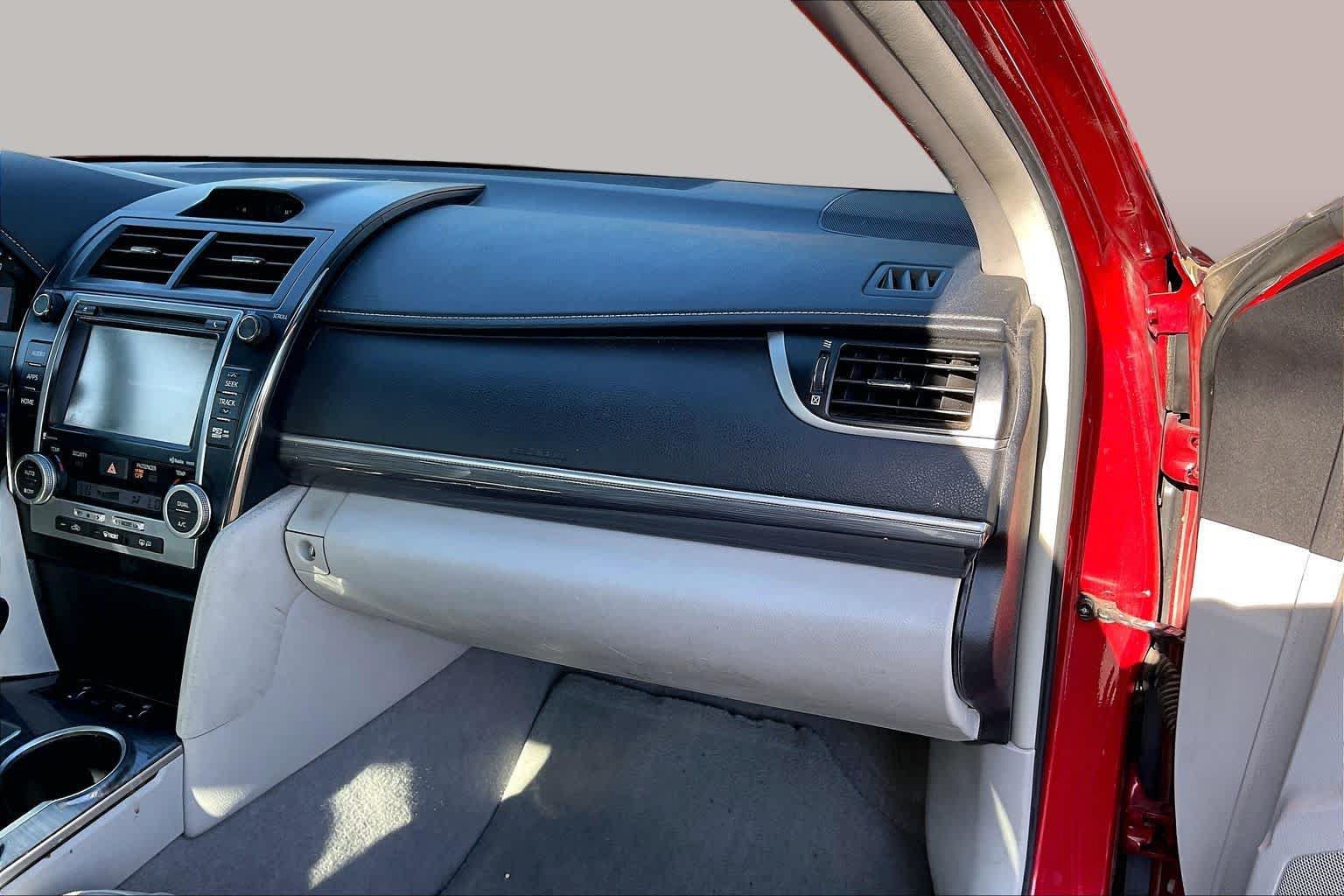 Used 2014 Toyota Camry XLE w/ Leather Package FWD image 18