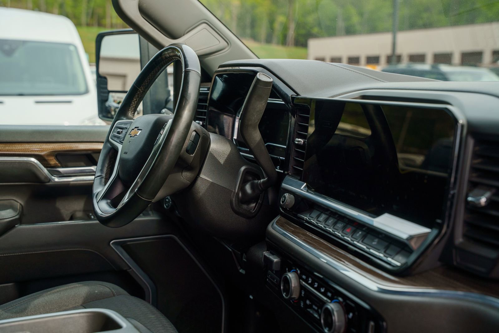 Used 2024 Chevrolet Silverado 2500 LT image 15