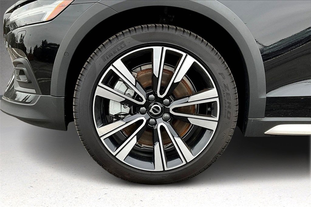 New 2026 Volvo V60 B5 Cross Country Ultra w/ Protection Package Premier image 13