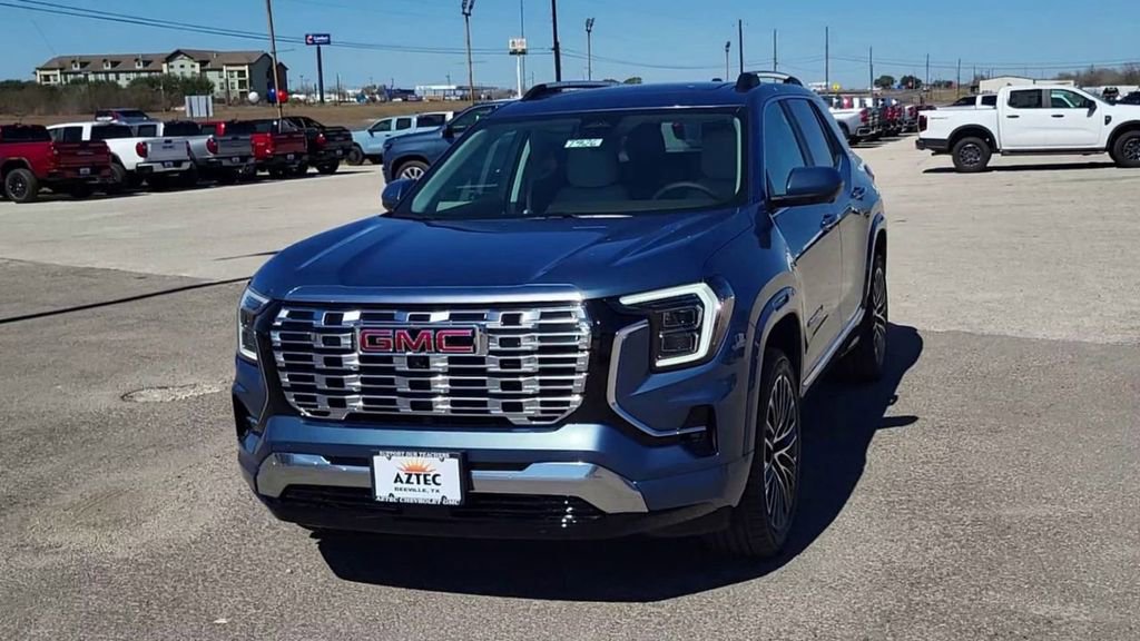 New 2026 GMC Terrain Denali w/ LPO, Black Badging Package image 3