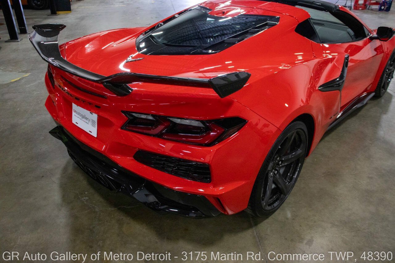 Used 2023 Chevrolet Corvette Z06 w/ Z07 Performance Package RWD image 16