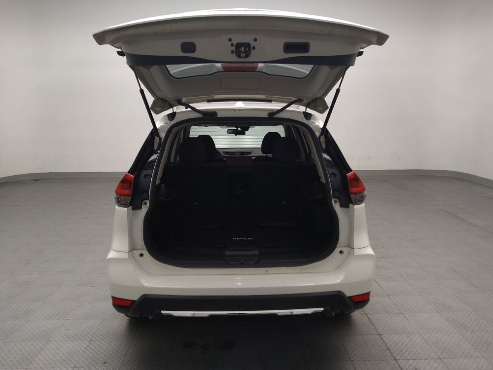 Used 2020 Nissan Rogue S FWD image 29