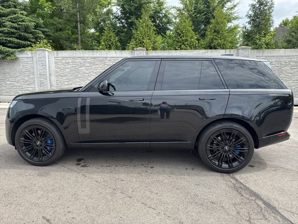 Used 2023 Land Rover Range Rover First Edition AWD/4WD image 2