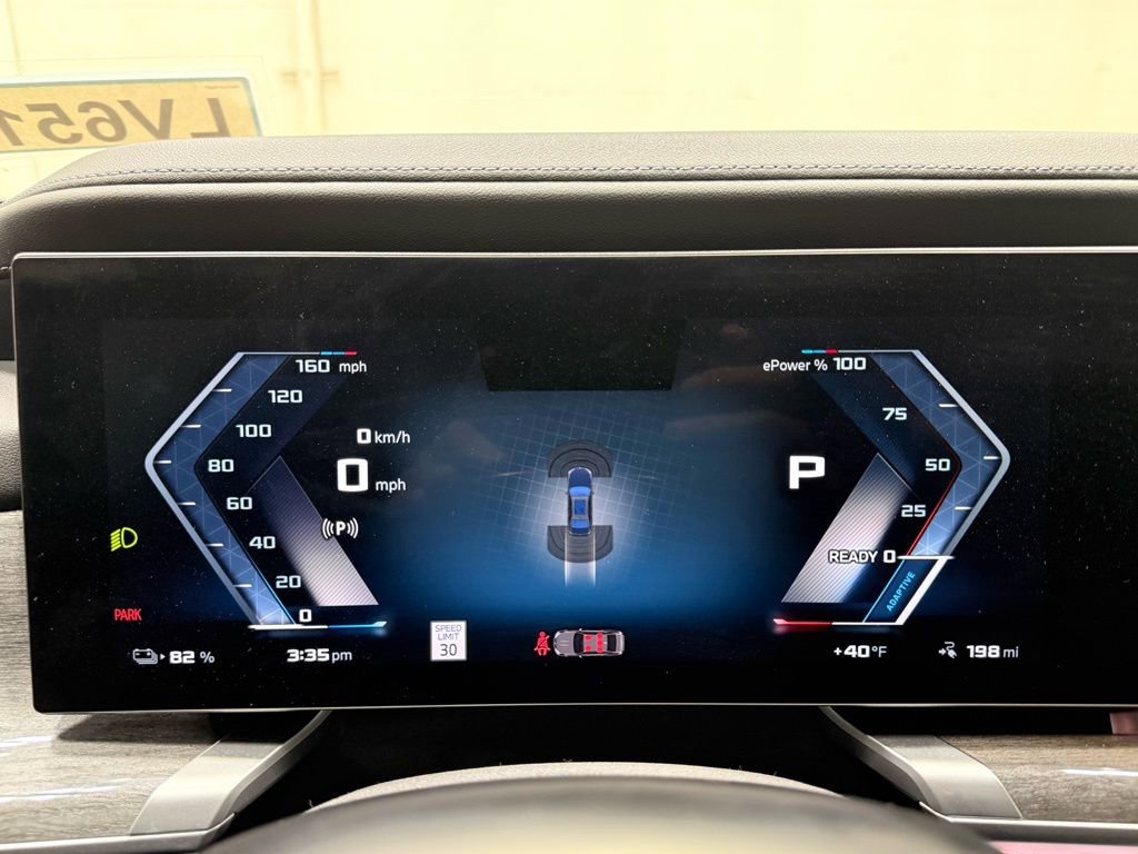 Used 2024 BMW i7 M70 w/ Premium Package image 23