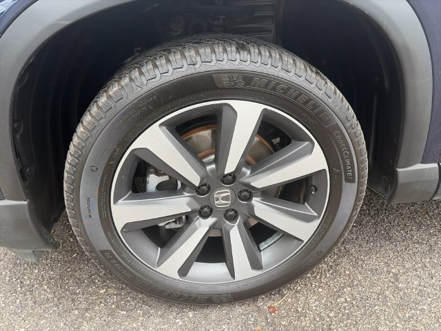 Used 2025 Honda Pilot Touring image 9