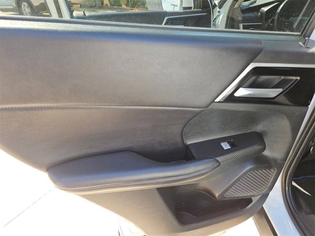 Used 2023 Mitsubishi Outlander SE image 26