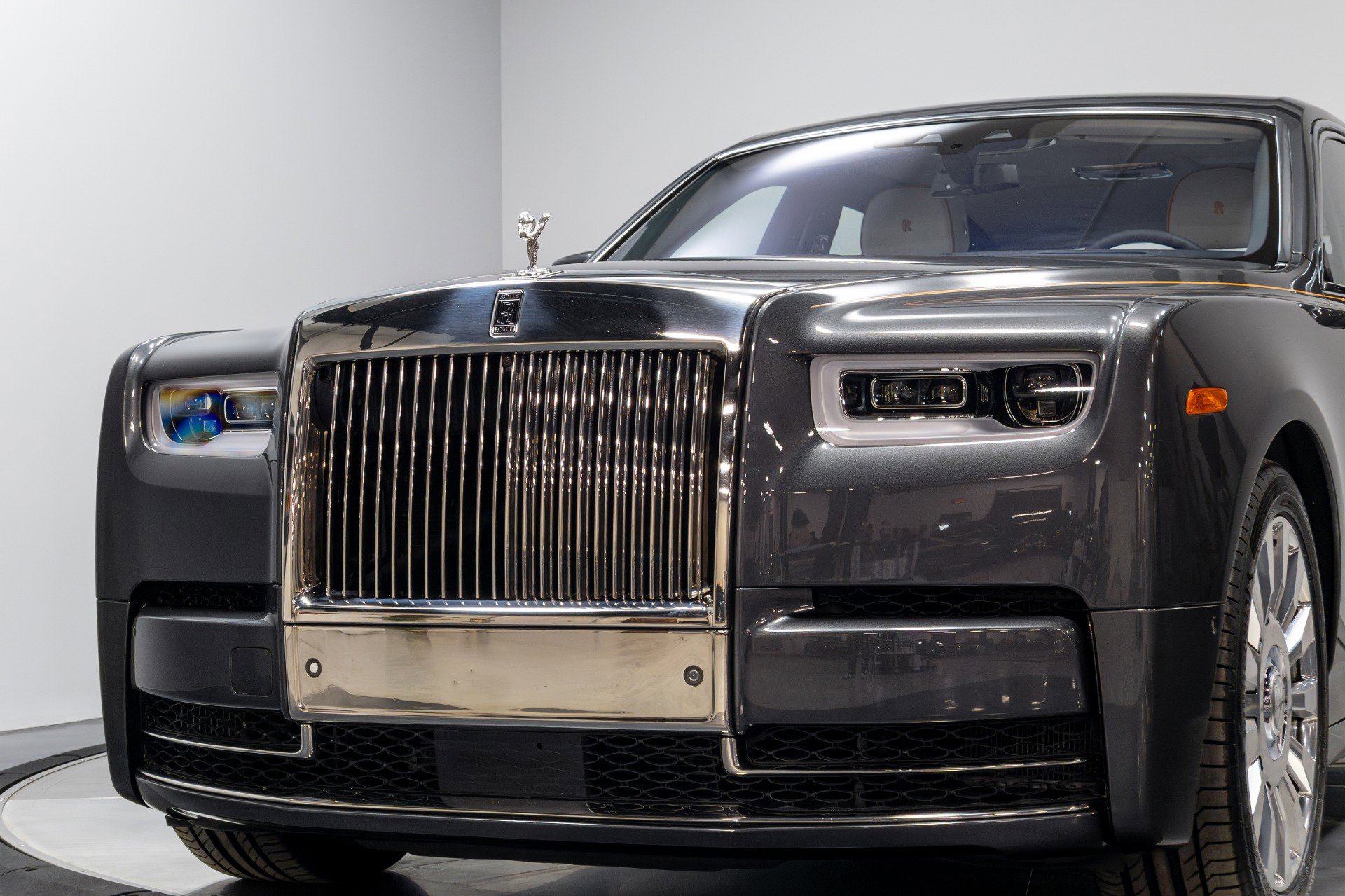 Used 2019 Rolls-Royce Phantom Sedan image 95