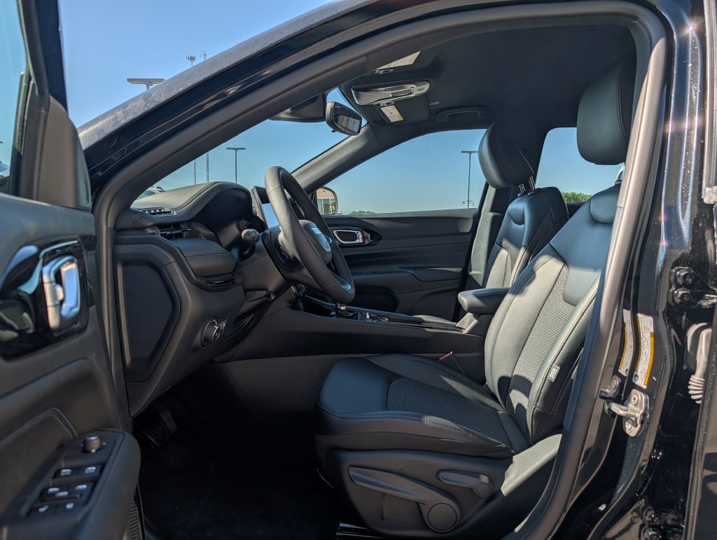 New 2026 Jeep Compass Latitude AWD/4WD image 5