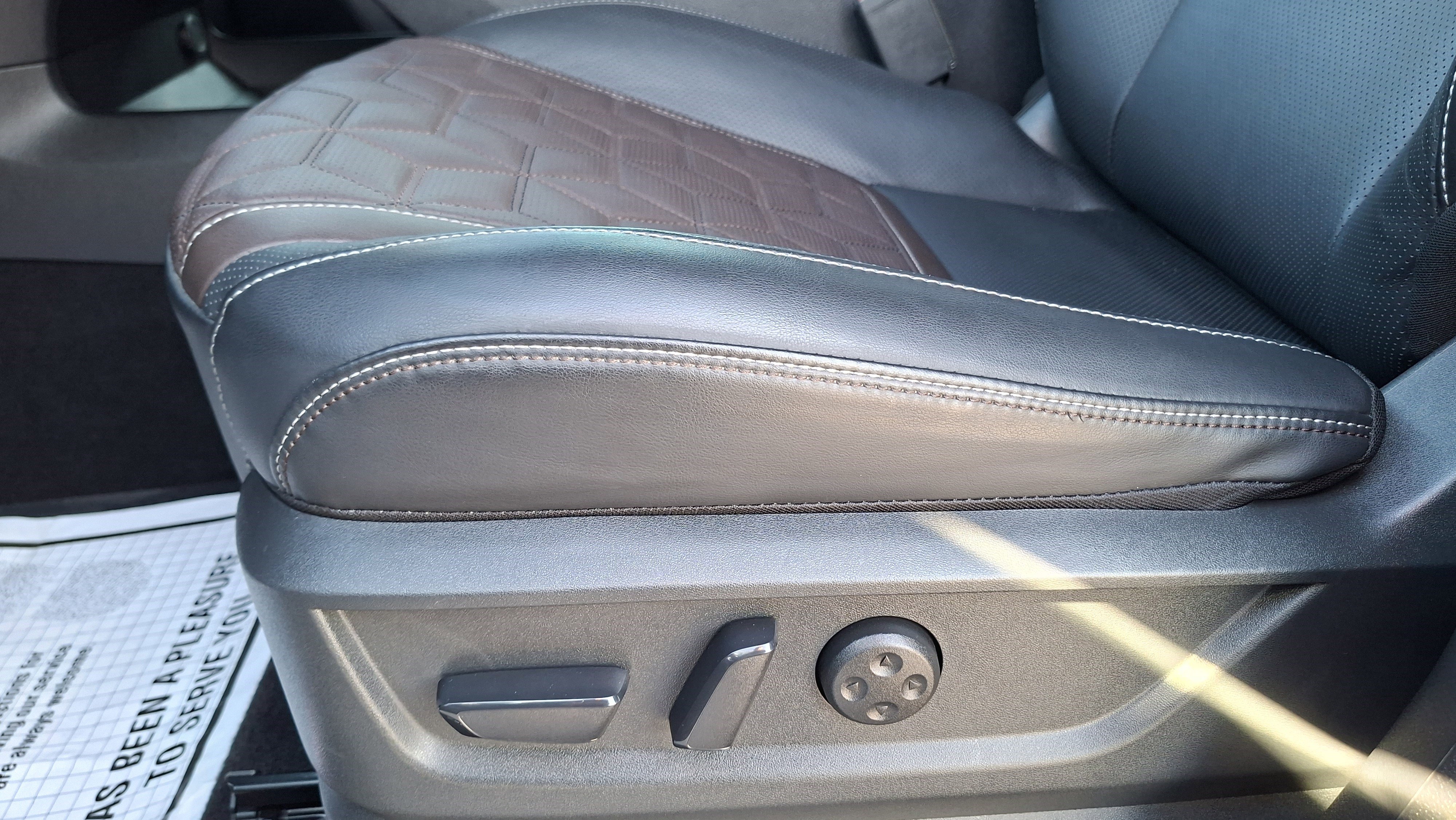 Certified 2025 Nissan Armada Platinum image 18