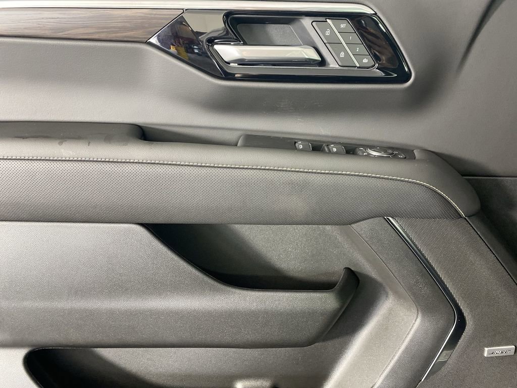 New 2025 Chevrolet Suburban Premier image 23