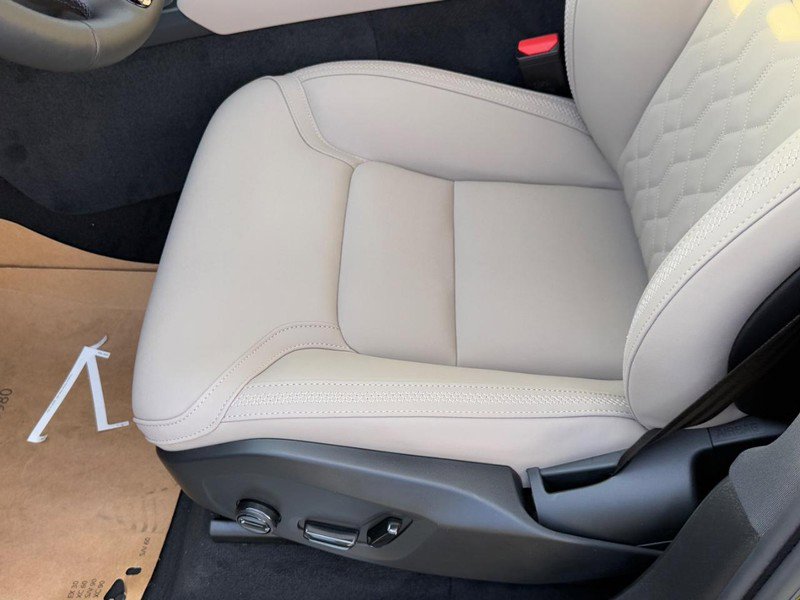 New 2026 Volvo XC90 B6 Plus w/ Protection Package Premier image 11