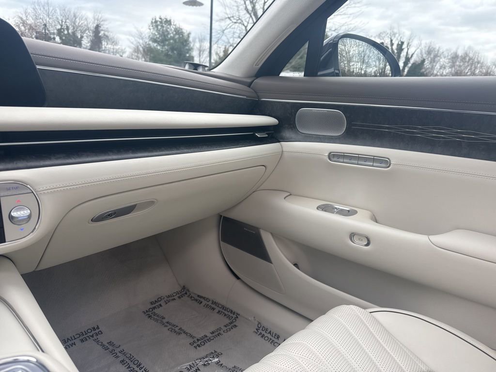 Used 2025 Genesis G90 3.5T image 25