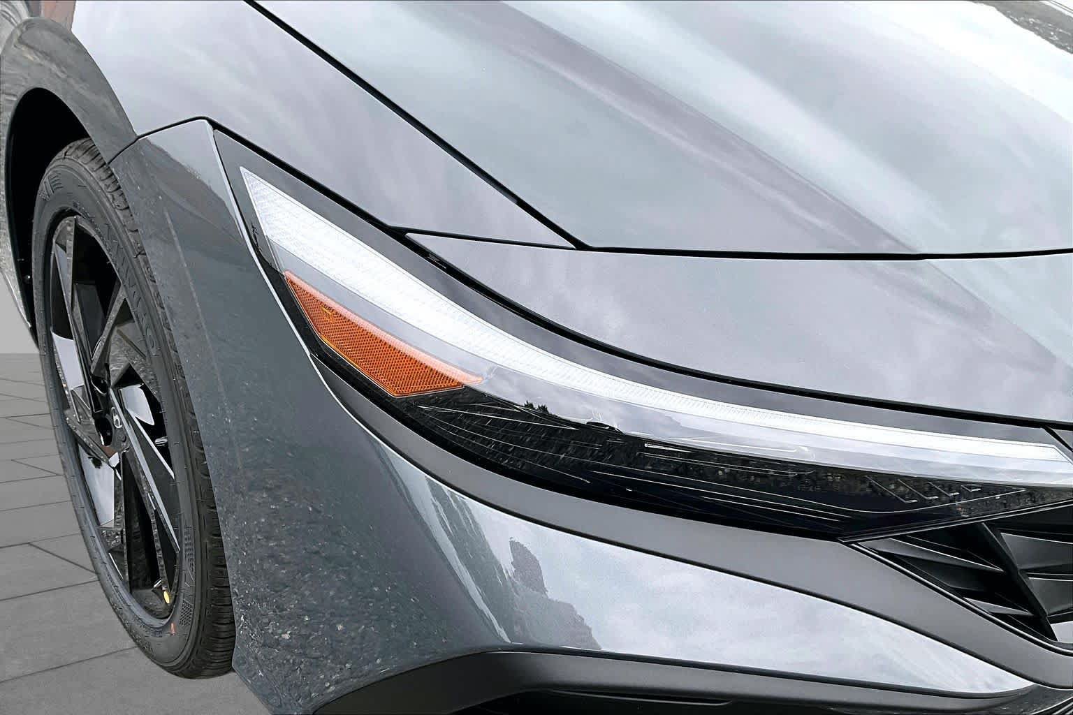 New 2026 Hyundai Elantra SEL Sport FWD image 18