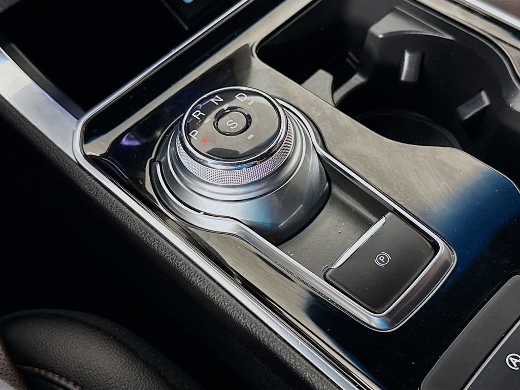 Used 2020 Ford Edge Titanium w/ Equipment Group 301A image 17