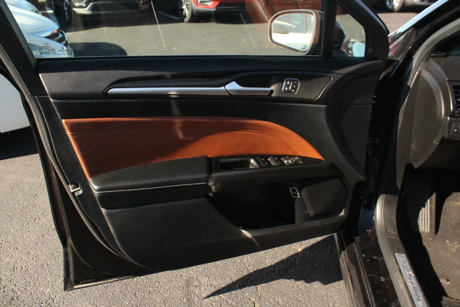 Used 2019 Ford Fusion Energi Titanium FWD image 11