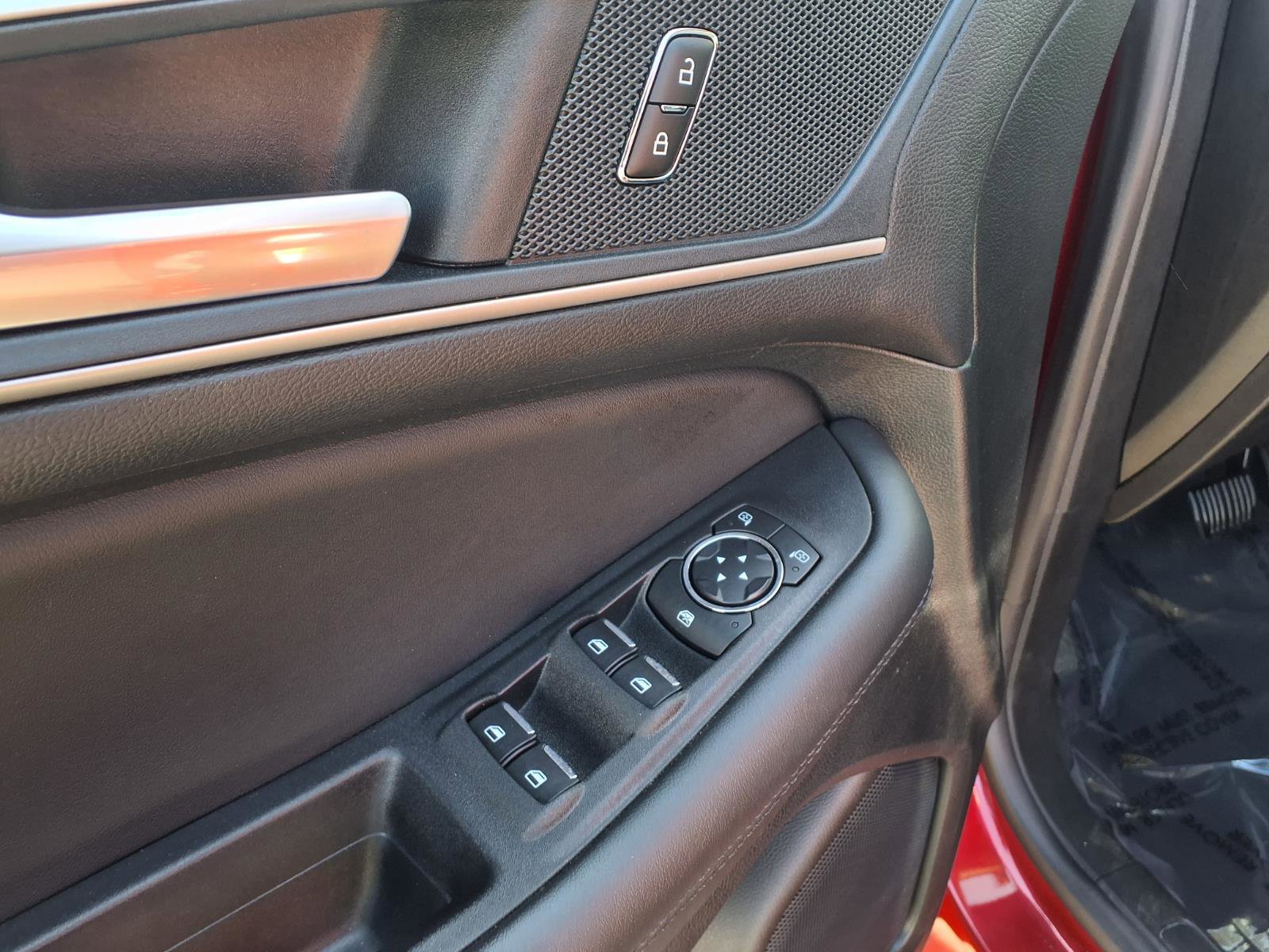 Used 2024 Ford Edge SEL w/ Convenience Package image 12