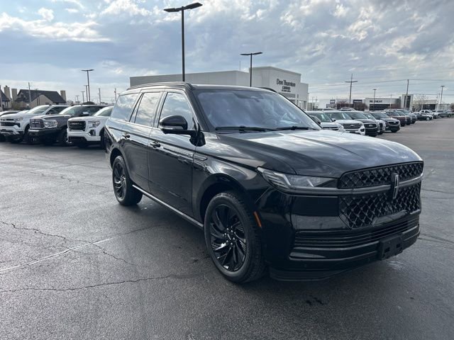 Used 2025 Lincoln Navigator Reserve w/ Jet Appearance Package AWD/4WD image 4