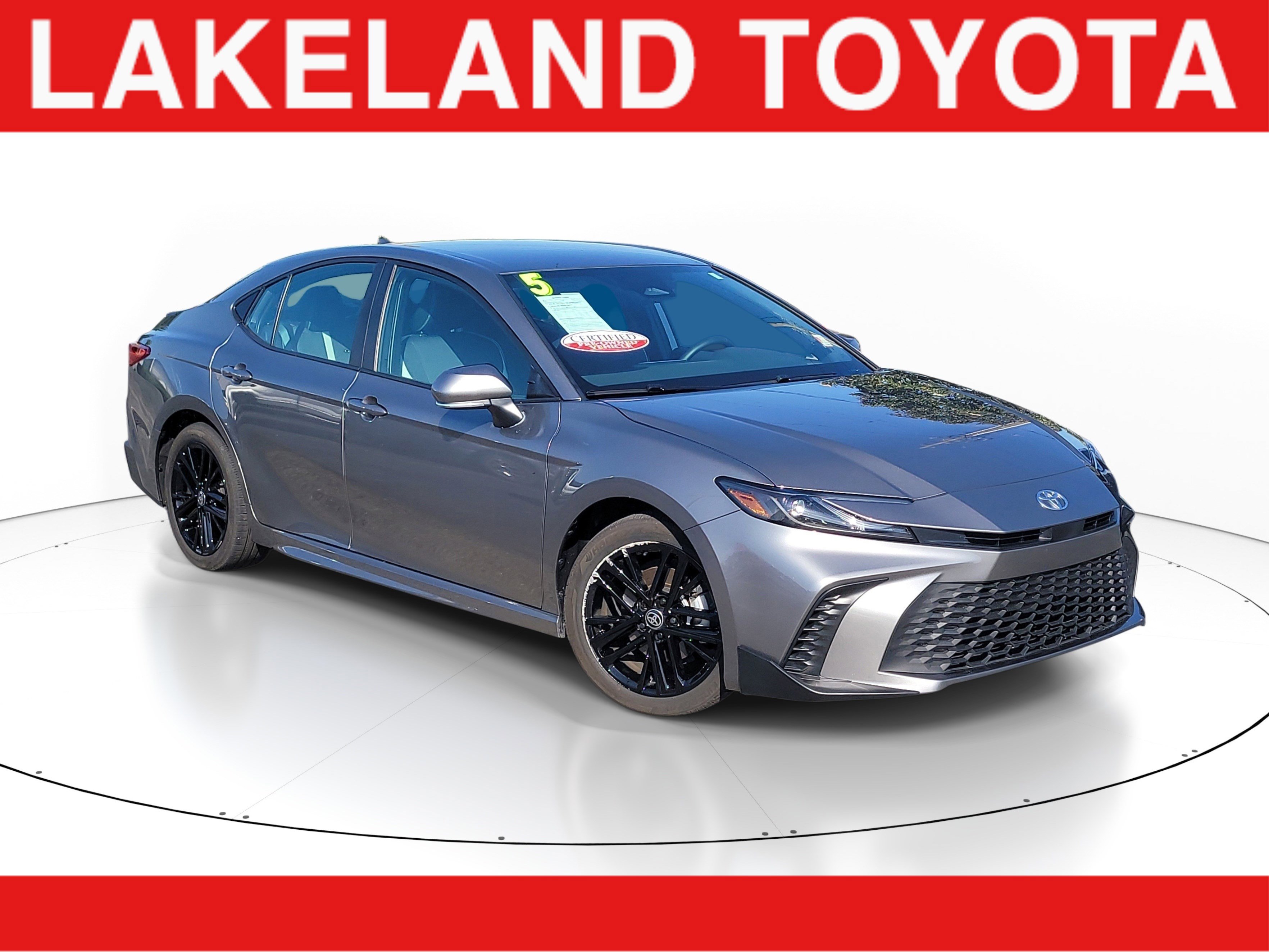 Used 2025 Toyota Camry SE FWD image 1