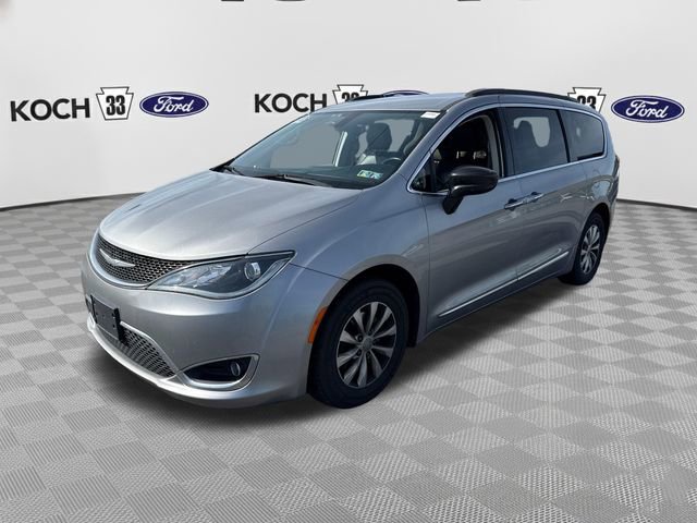 Used 2017 Chrysler Pacifica Touring-L FWD image 3