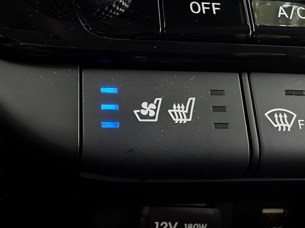 Certified 2024 Hyundai Elantra Limited FWD image 28