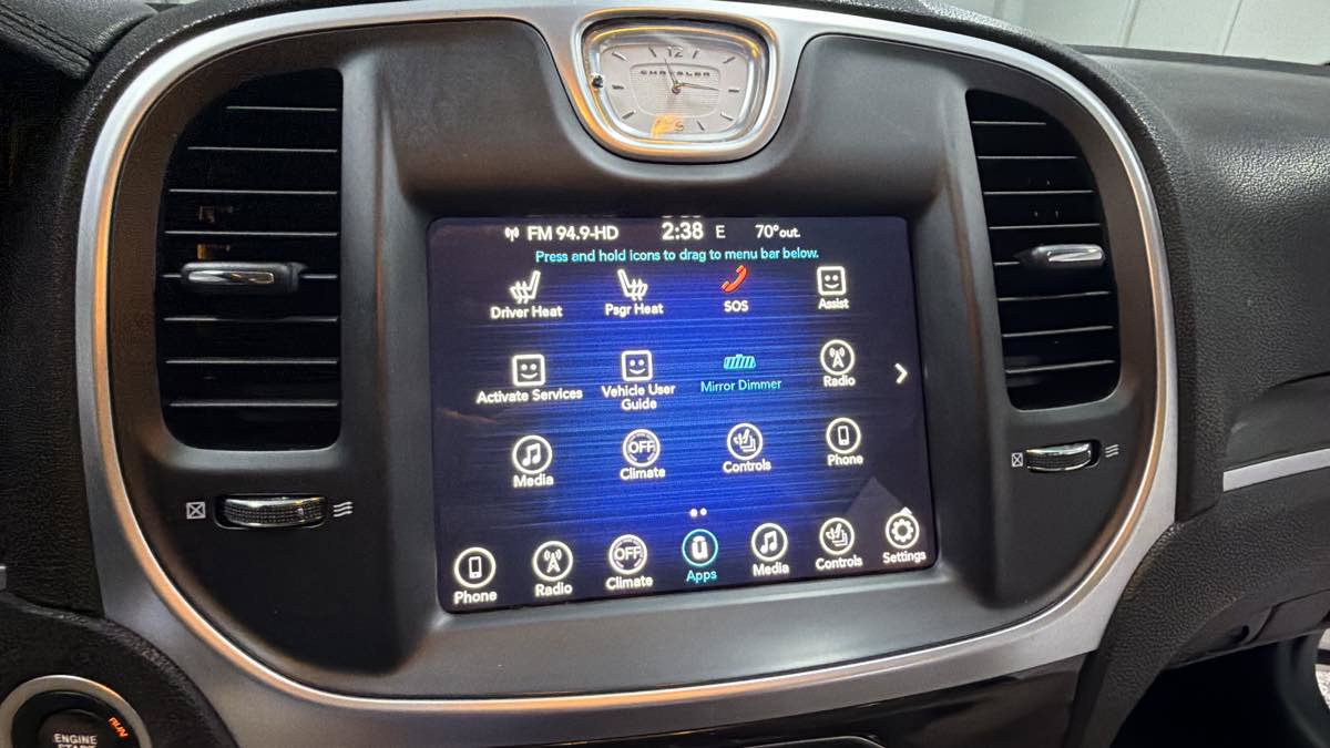 Used 2017 Chrysler 300 Limited RWD image 19