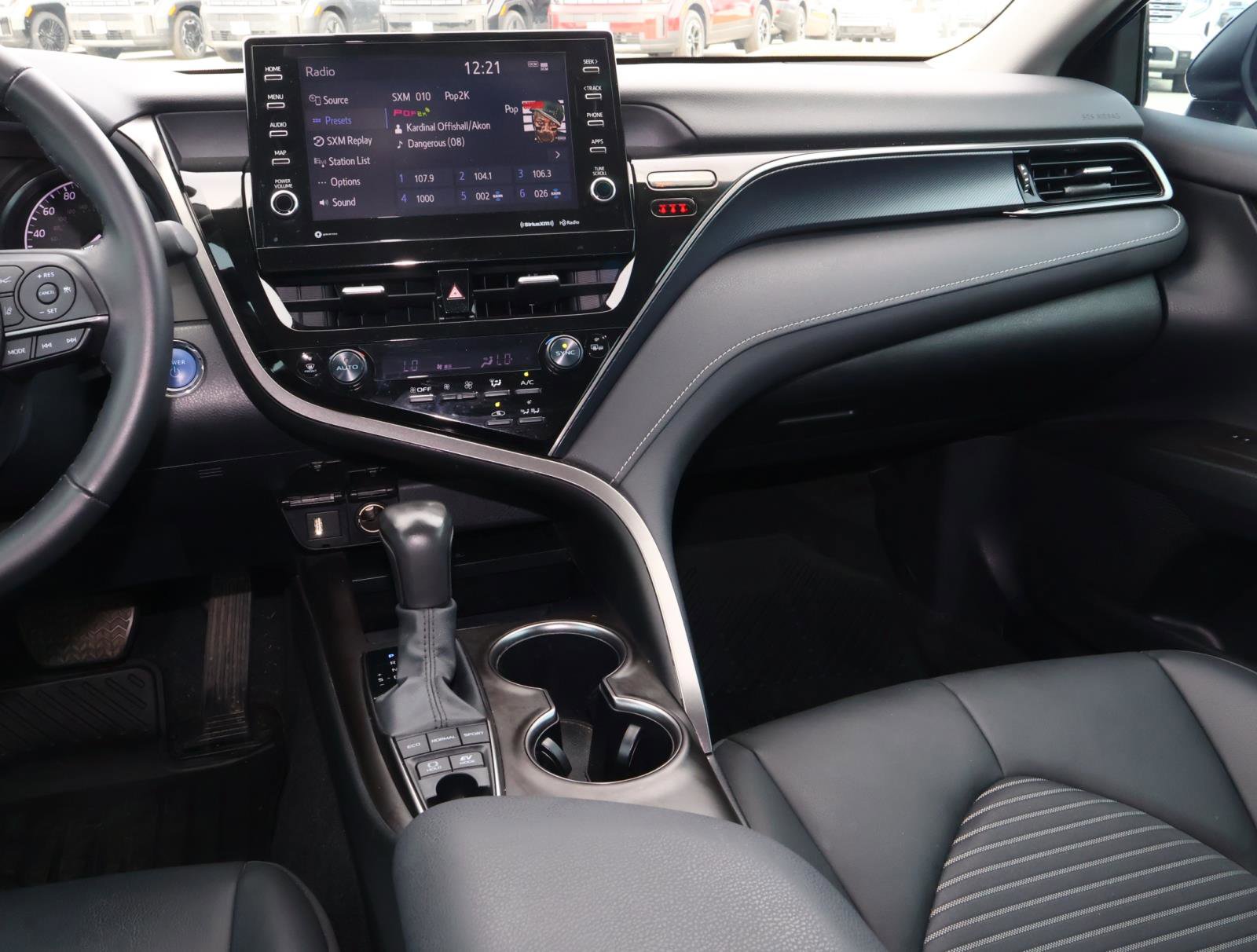 Used 2024 Toyota Camry SE image 12